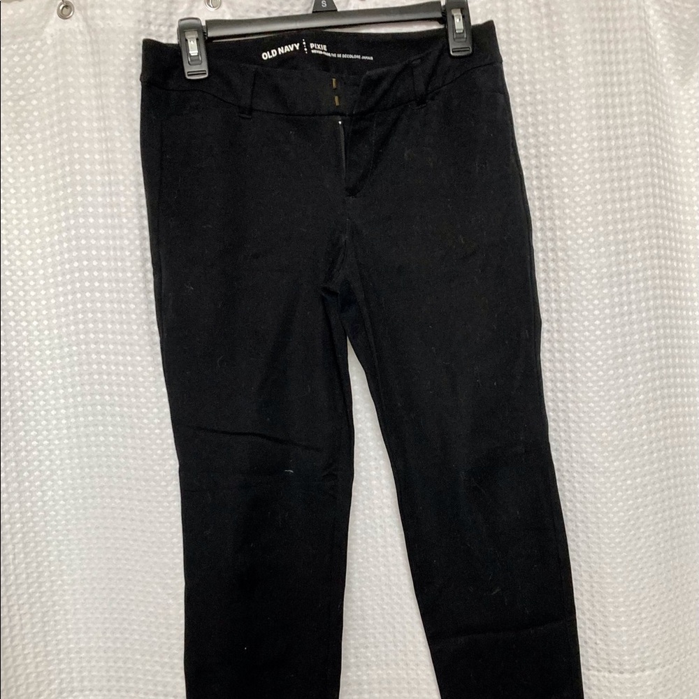 EUC - Old Navy Mid-Rise Pixie Ankle Pants